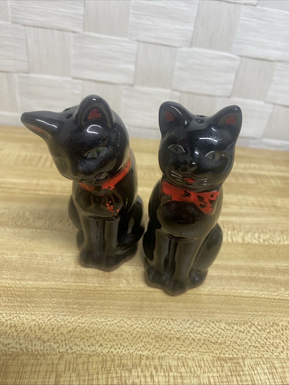 VTG Shafford Japan Black Cat 1950’s Redware Salt & Pepper Green Eyes Red Bows